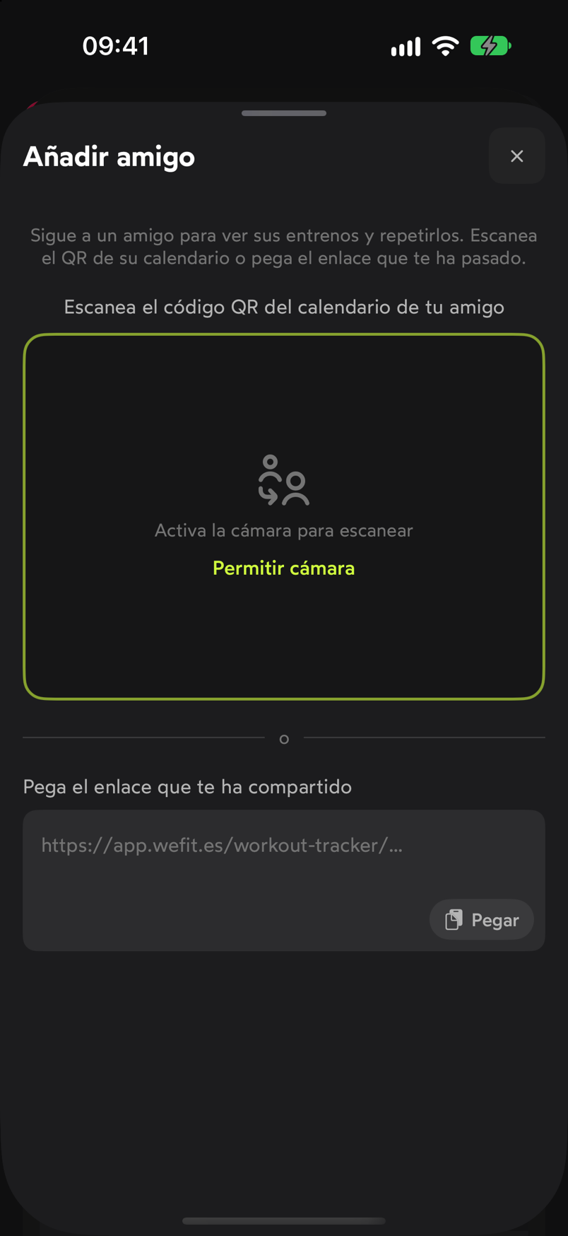Hoja Añadir amigo con el visor para escanear el código QR y el campo para pegar el enlace