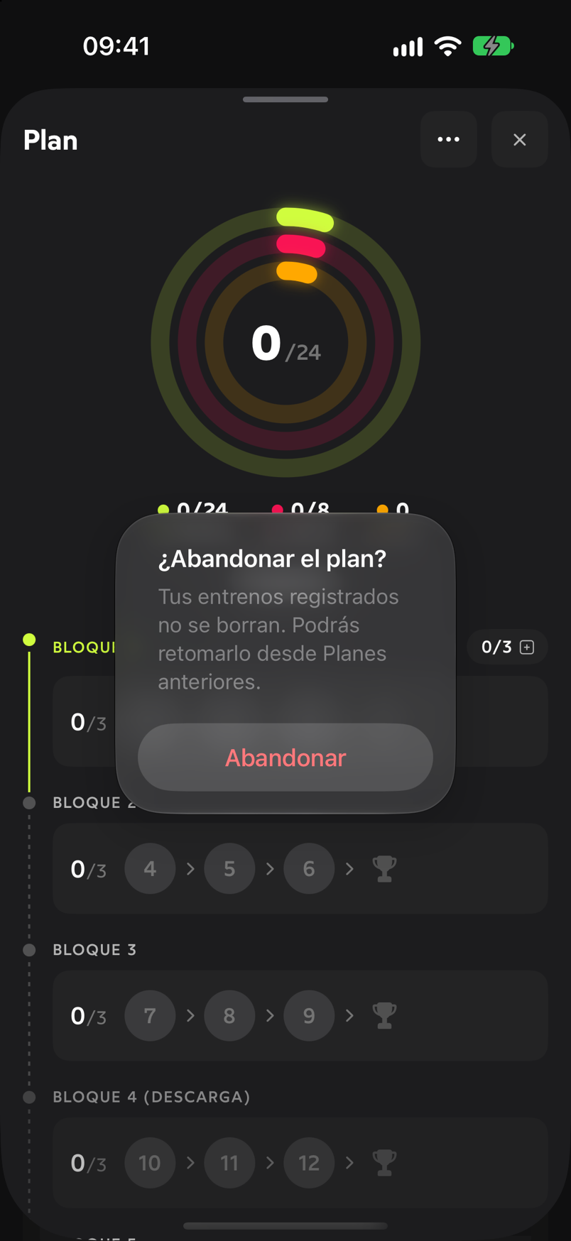 Diálogo ¿Abandonar el plan? con el aviso de que los entrenos registrados no se borran y el botón Abandonar