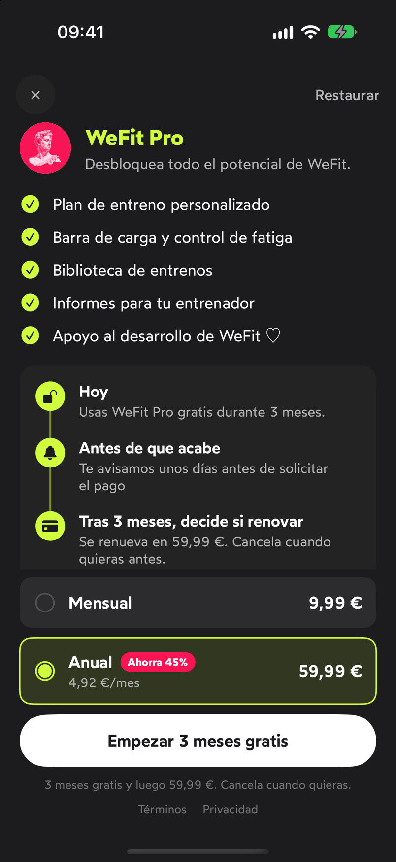 Pantalla WeFit Pro con la lista de funciones, la cronología de la prueba gratuita, los planes Mensual y Anual y el botón Empezar 3 meses gratis