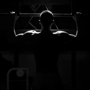 calistenia-haciendo-pull-ups